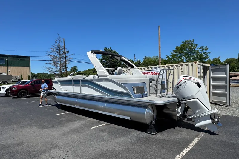 Slide: The Image of Harris Grand Mariner 250 2026 - 2