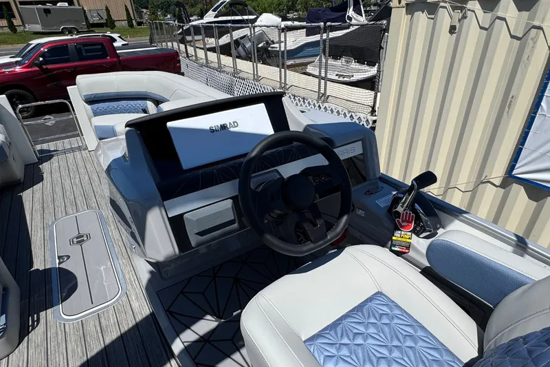 Slide: The Image of Harris Grand Mariner 250 2026 - 21