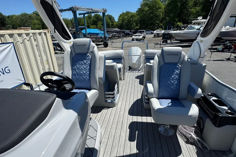 Slide: The Image of Harris Grand Mariner 250 2026 - 22