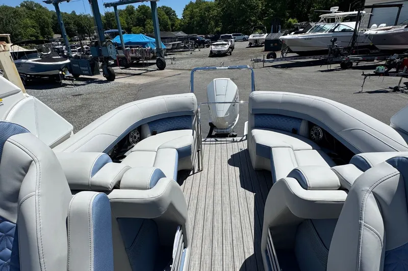 Slide: The Image of Harris Grand Mariner 250 2026 - 24