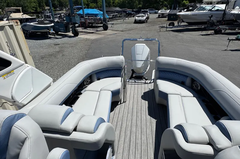 Slide: The Image of Harris Grand Mariner 250 2026 - 25