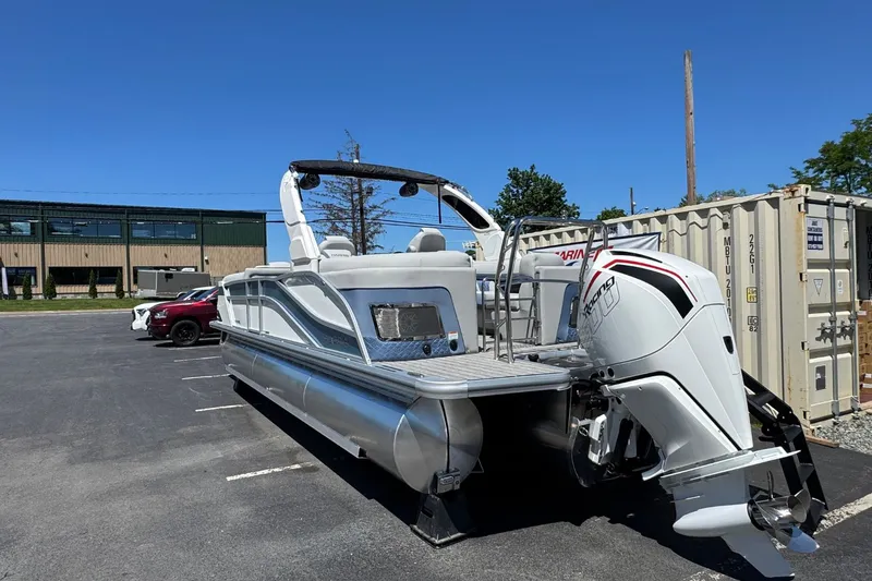 Slide: The Image of Harris Grand Mariner 250 2026 - 3