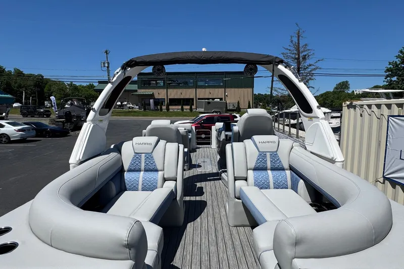 Slide: The Image of Harris Grand Mariner 250 2026 - 9