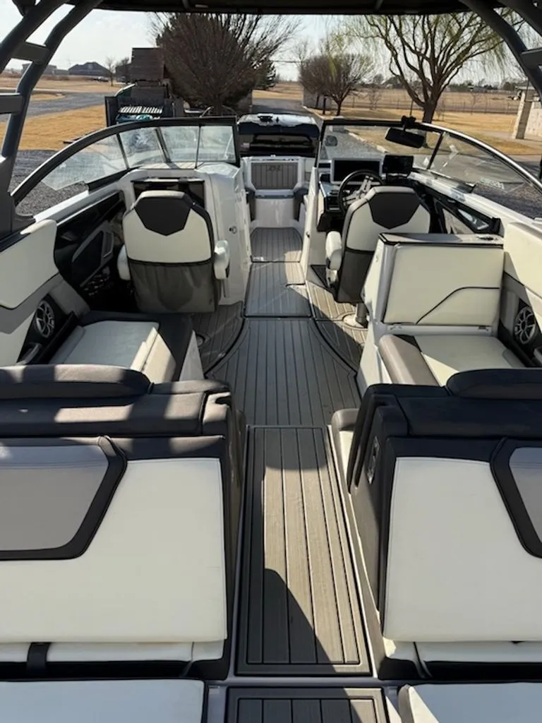 Slide: The Image of Yamaha 252SE 2021 - 2