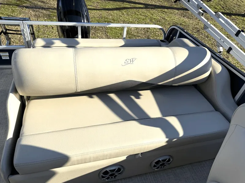 Slide: The Image of Silver Wave 2210 SW3 2023 - 10