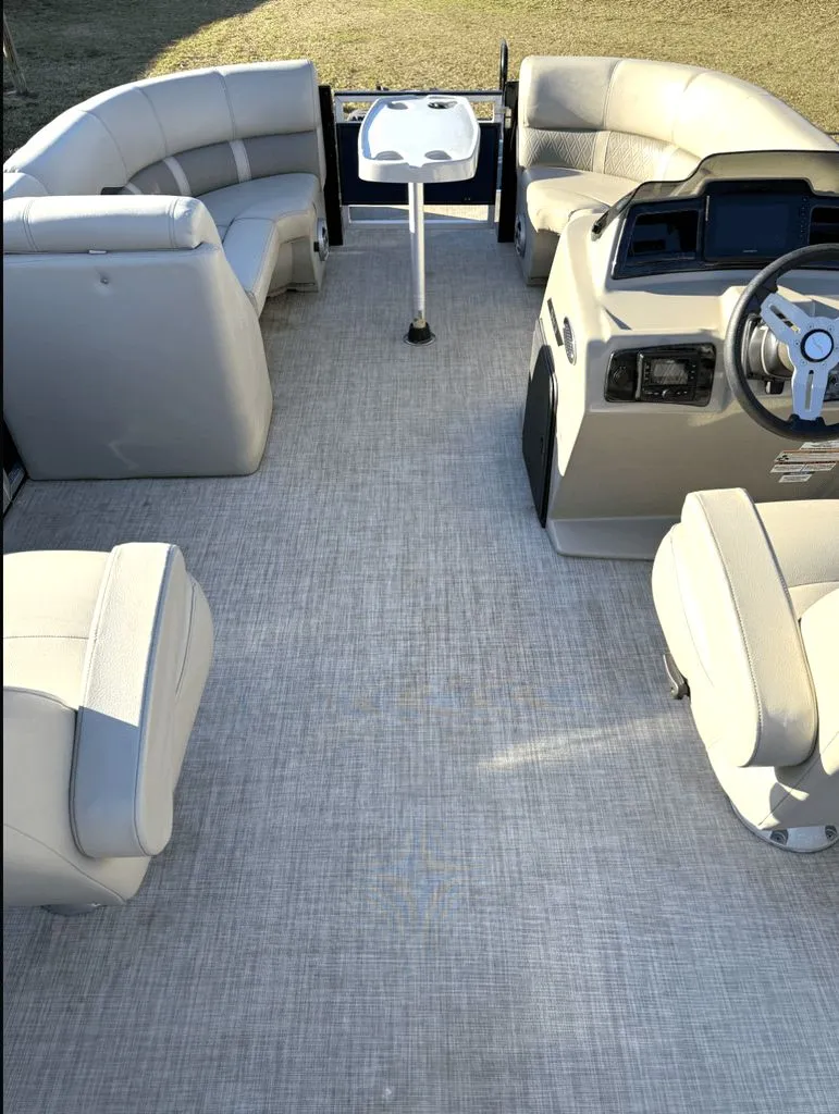 Slide: The Image of Silver Wave 2210 SW3 2023 - 2