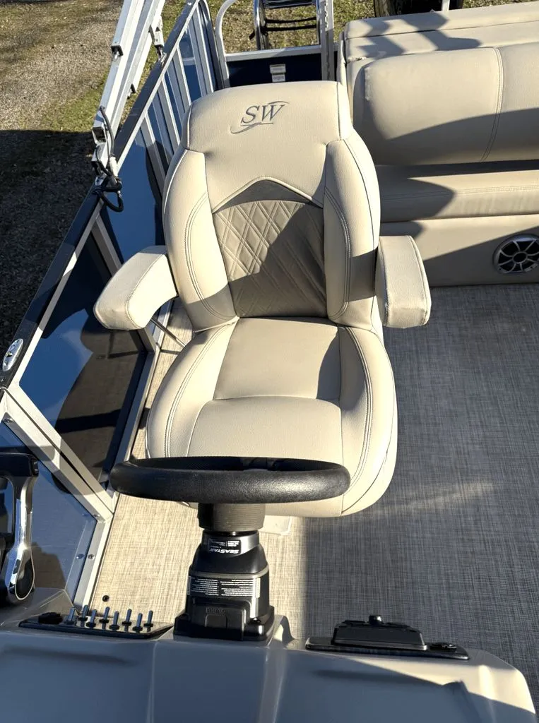 Slide: The Image of Silver Wave 2210 SW3 2023 - 3