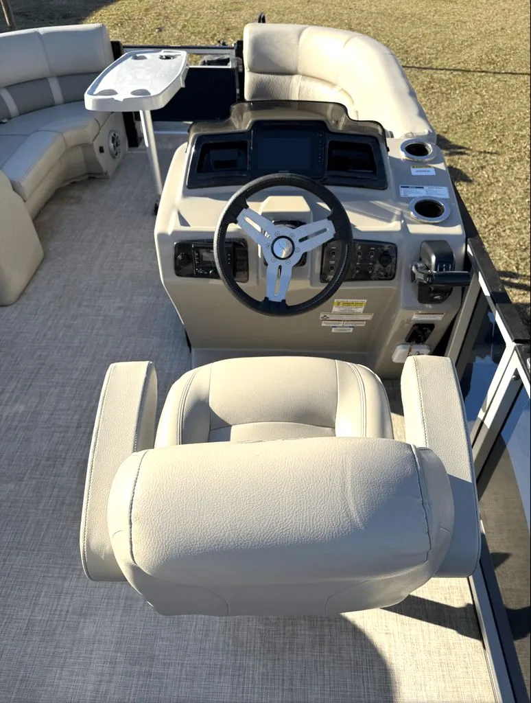 Slide: The Image of Silver Wave 2210 SW3 2023 - 4