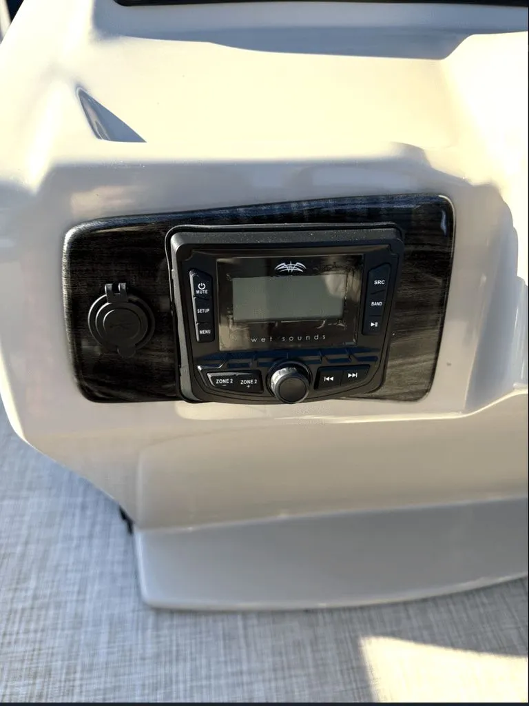 Slide: The Image of Silver Wave 2210 SW3 2023 - 6