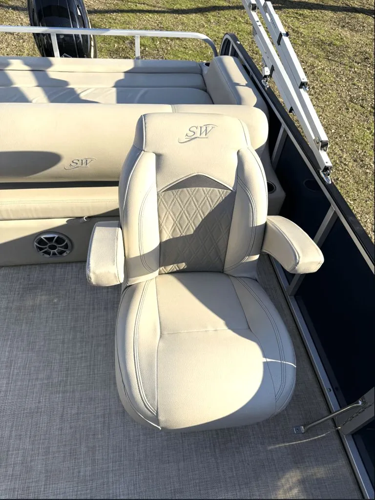 Slide: The Image of Silver Wave 2210 SW3 2023 - 8