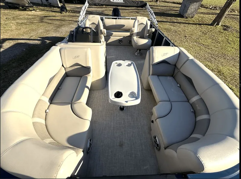 Slide: The Image of Silver Wave 2210 SW3 2023 - 9