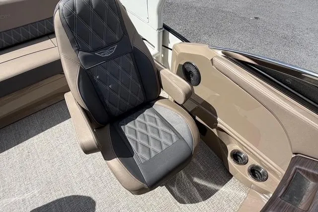 Slide: The Image of Luxurious seating in 2021 Bennington QX 25 QXSBWA boat with diamond-stitched upholstery. - 18