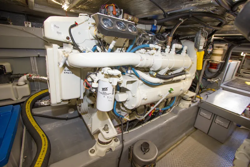Slide: The Image of Engine room of 1998 Sea Ray 480 Sedan Bridge yacht, showcasing detailed machinery. - 39