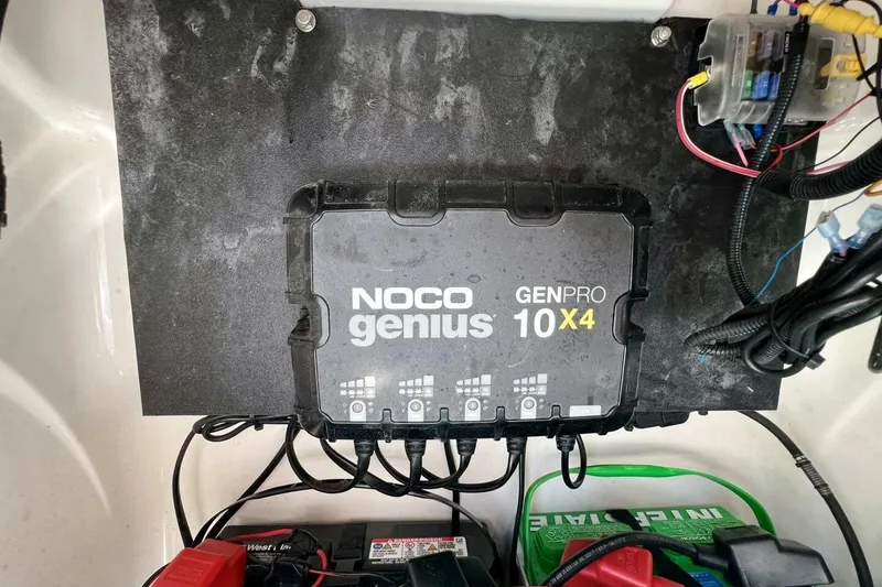 Slide: The Image of NOCO Genius GENPRO 10X4 charger in 2021 Mako 21 LTS boat setup. - 40