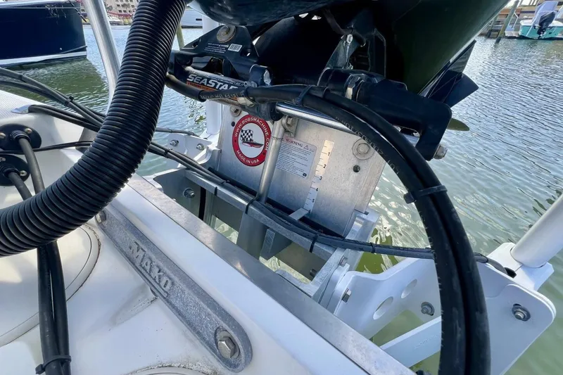 Slide: The Image of 2021 Mako 21 LTS boat engine setup with Seastar components, docked by the water. - 46