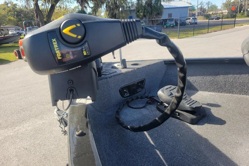 Slide: The Image of 2022 Tracker Pro Guide V-175 Combo boat with Fortrex trolling motor. - 14