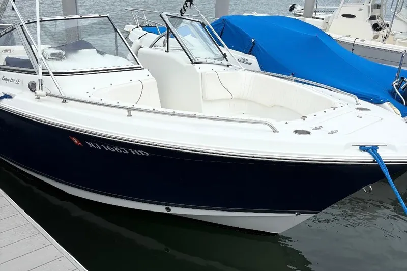 The Image of Sea Hunt Escape 220 LE 2011 - undefined