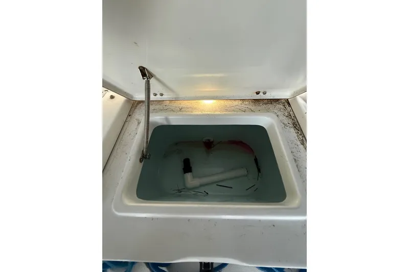 Slide: The Image of Livewell compartment in a 2011 Sea Hunt Escape 220 LE boat. - 21