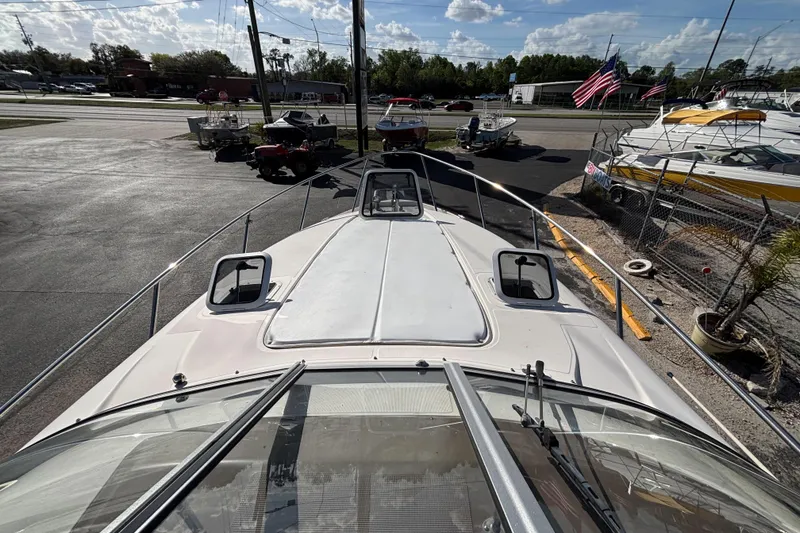 Slide: The Image of 2005 Regal Commodore 2765 boat on display at a dealership, surrounded by other boats. - 24