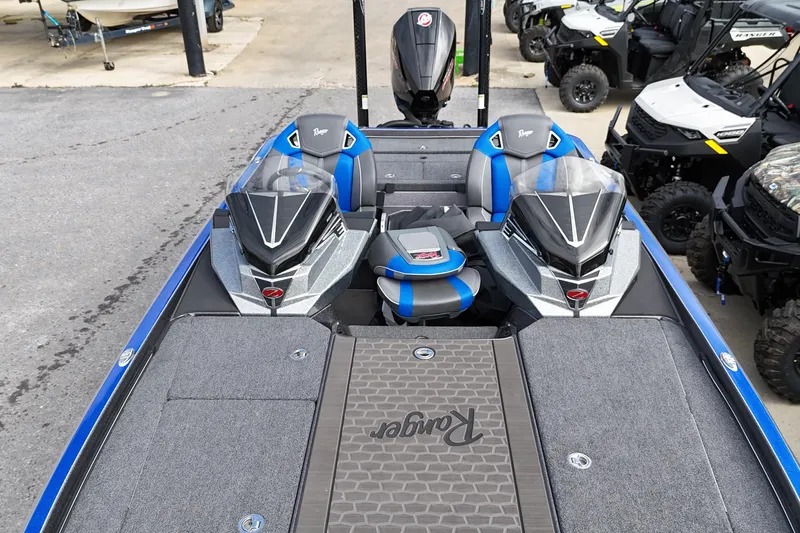 Slide: The Image of 2025 Ranger Z521R boat interior with dual seats and sleek design. - 4