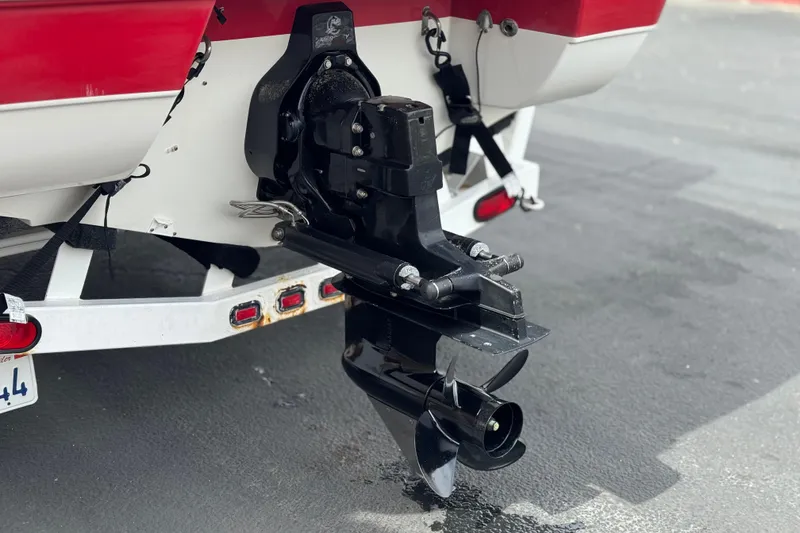 Slide: The Image of 2007 Ebbtide 180 SE boat stern with outboard motor and propeller. - 7