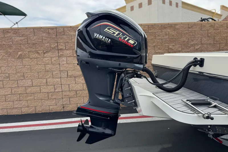 Slide: The Image of 2023 Defiance 220 Admiral EX with Yamaha VMAX outboard motor. - 8