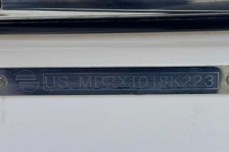 Slide: The Image of 2023 Malibu Wakesetter 21 LX hull identification number plate. - 41