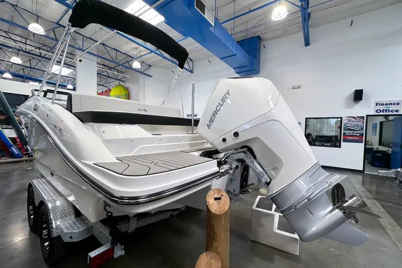 Slide: The Image of 2026 Sea Ray SPX 210 Outboard boat with Mercury engine in showroom. - 18