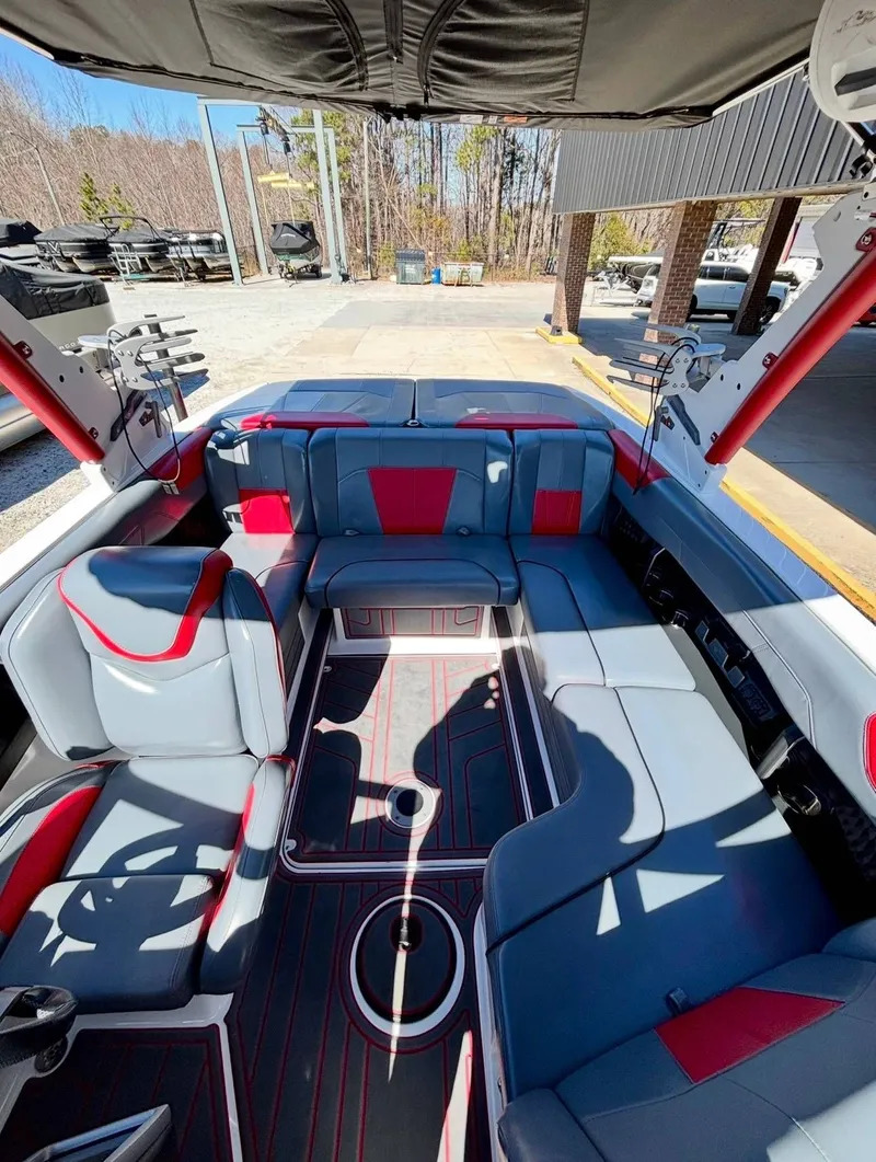 Slide: The Image of Malibu Wakesetter 20 VTX 2022 - 11