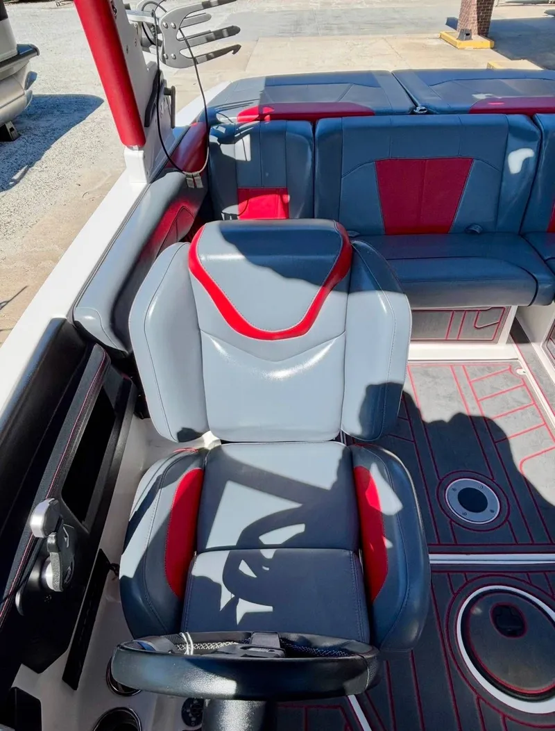 Slide: The Image of Malibu Wakesetter 20 VTX 2022 - 12