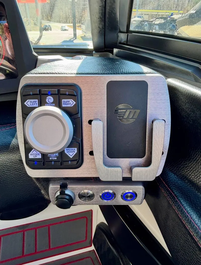 Slide: The Image of Malibu Wakesetter 20 VTX 2022 - 17