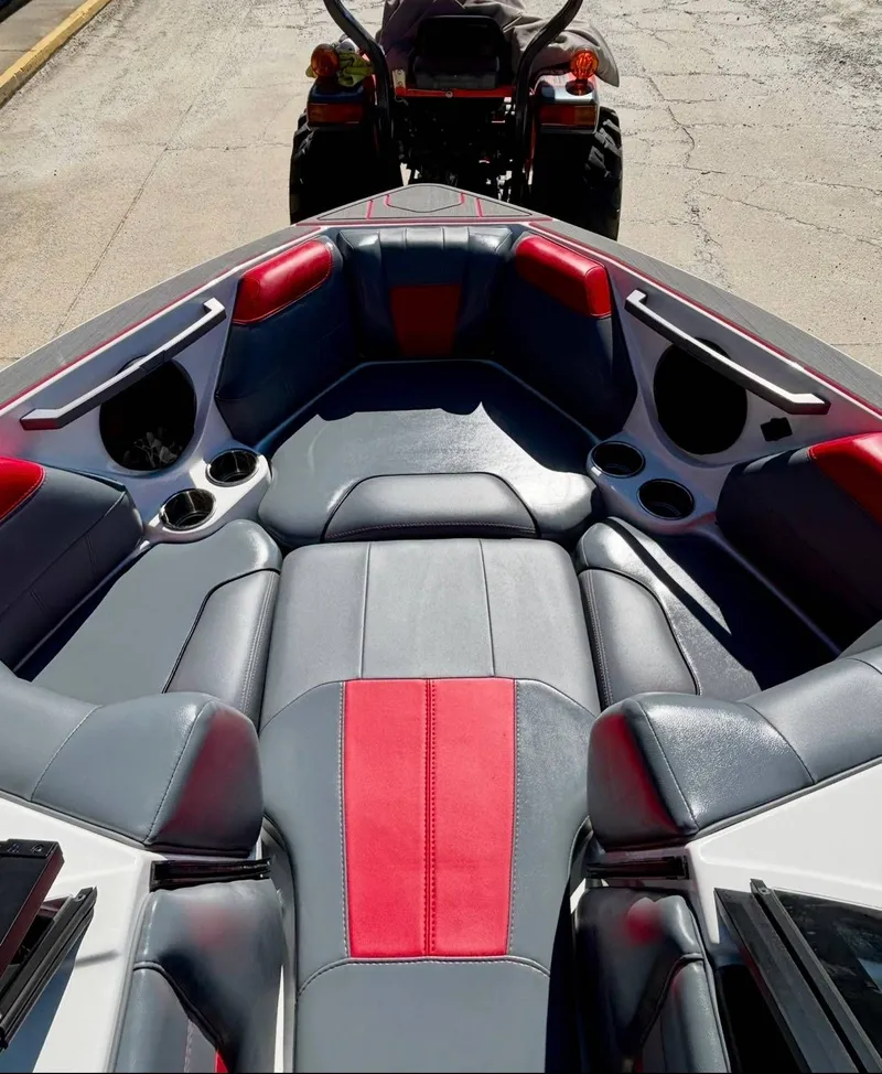 Slide: The Image of Malibu Wakesetter 20 VTX 2022 - 18