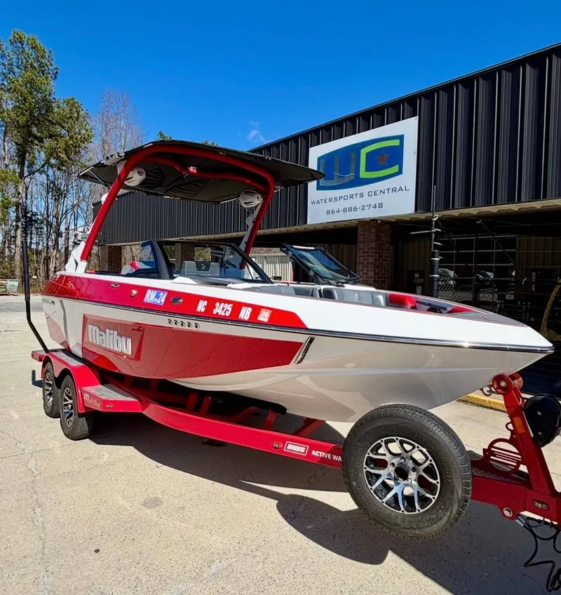 Slide: The Image of Malibu Wakesetter 20 VTX 2022 - 2
