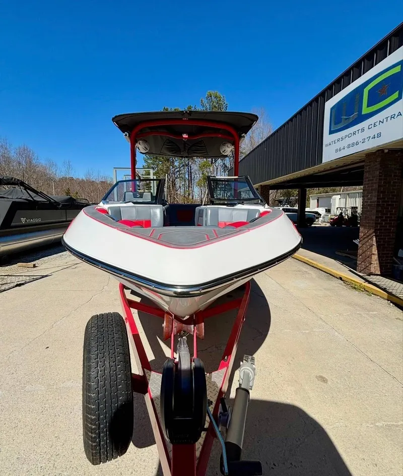 Slide: The Image of Malibu Wakesetter 20 VTX 2022 - 8