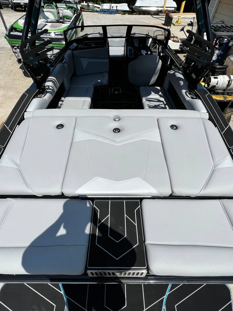 Slide: The Image of Supreme S220 2023 - 4