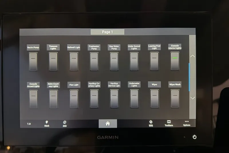 Slide: The Image of Garmin screen with boat controls, Scout 330 LXF 2023. - 39