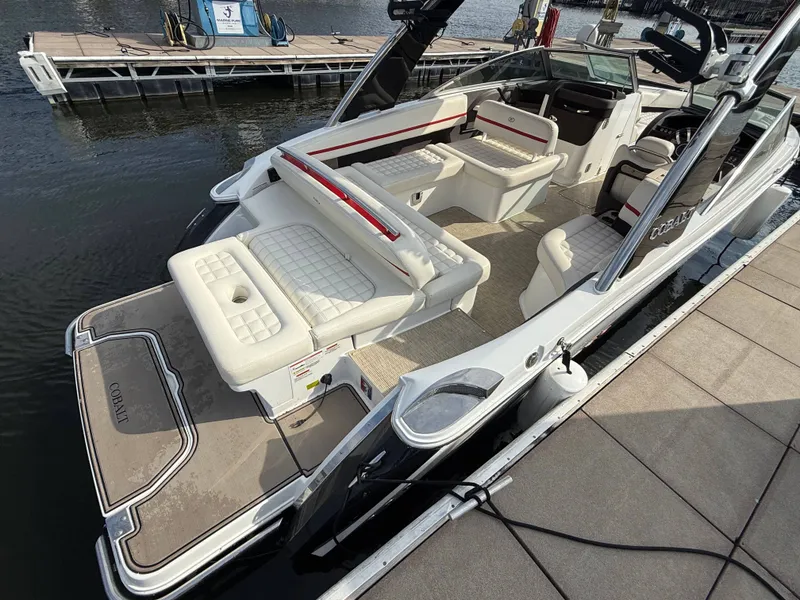 Slide: The Image of Cobalt R7 Surf 2018 - 10