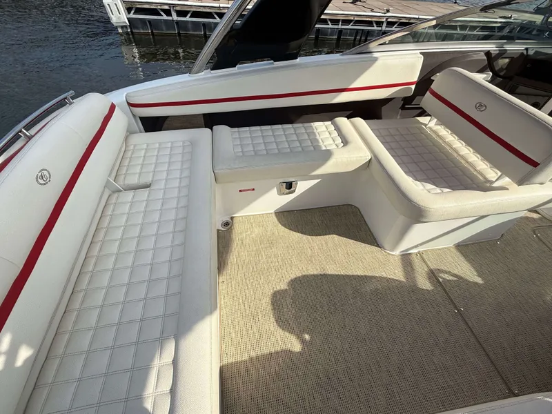 Slide: The Image of Cobalt R7 Surf 2018 - 13