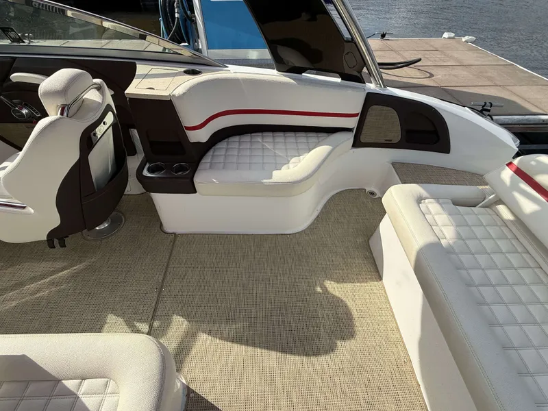 Slide: The Image of Cobalt R7 Surf 2018 - 14