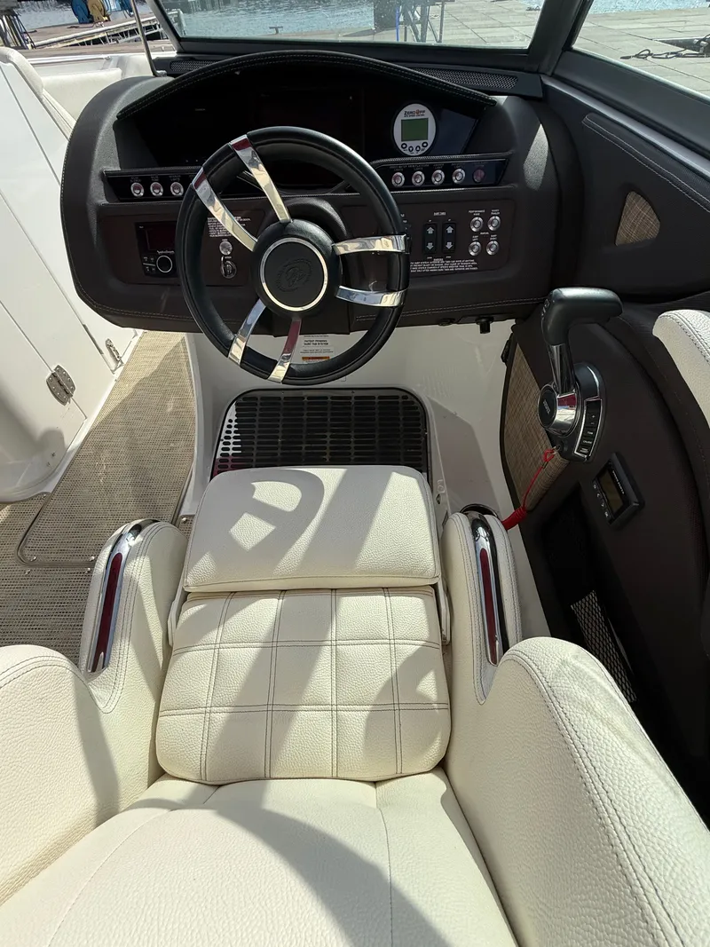 Slide: The Image of Cobalt R7 Surf 2018 - 16