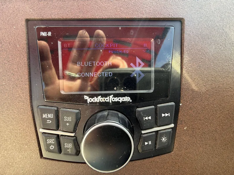 Slide: The Image of Cobalt R7 Surf 2018 - 18