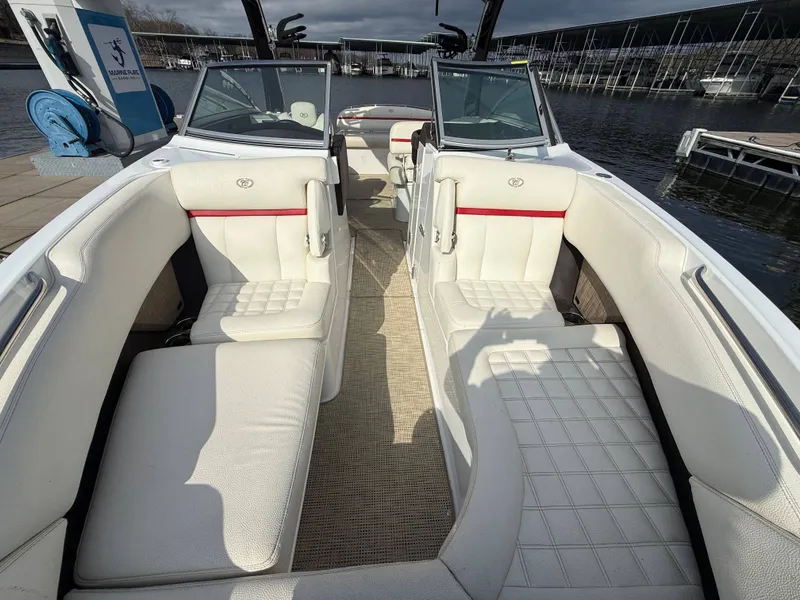 Slide: The Image of Cobalt R7 Surf 2018 - 19