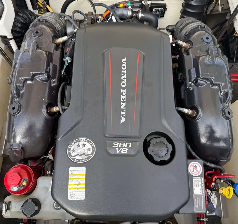 Slide: The Image of Cobalt R7 Surf 2018 - 24