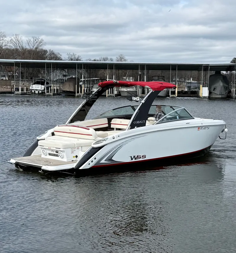 Slide: The Image of Cobalt R7 Surf 2018 - 3