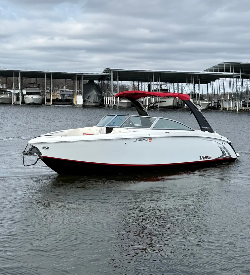 Slide: The Image of Cobalt R7 Surf 2018 - 7