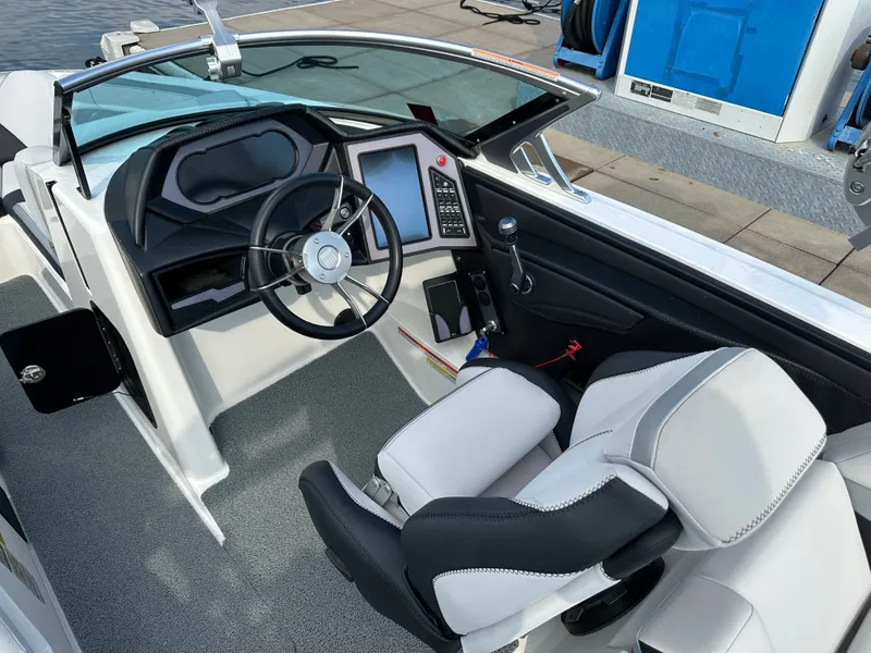 Slide: The Image of MasterCraft XStar 2020 - 16