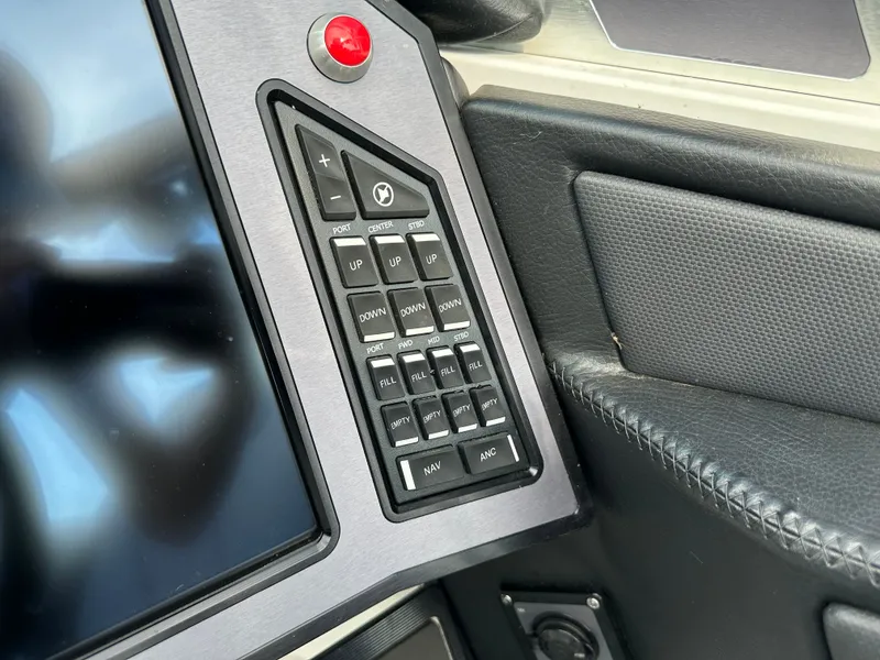 Slide: The Image of MasterCraft XStar 2020 - 19