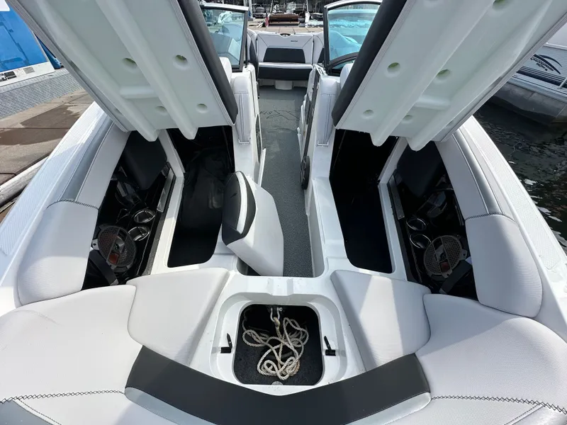 Slide: The Image of MasterCraft XStar 2020 - 22