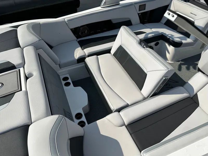 Slide: The Image of MasterCraft XStar 2020 - 7