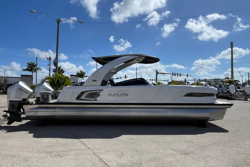 Slide: The Image of 2026 Avalon 2785 Excalibur Carbon Series Tri Toon with Twin Mercury Racing 500R engines. - 4